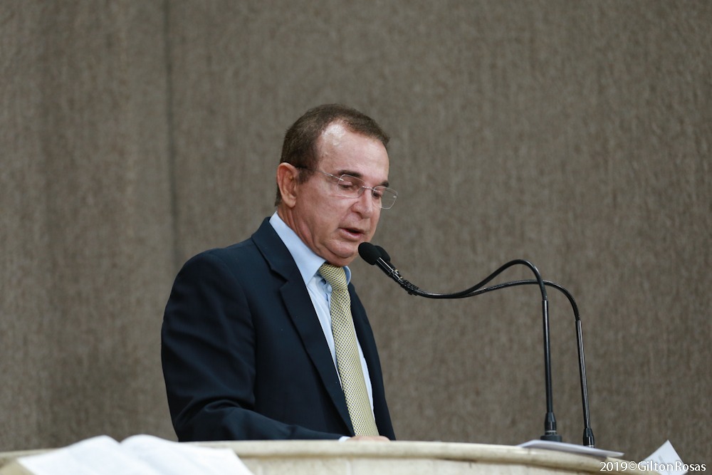 Dr. Gonzaga comemora realização de obra no Aruana