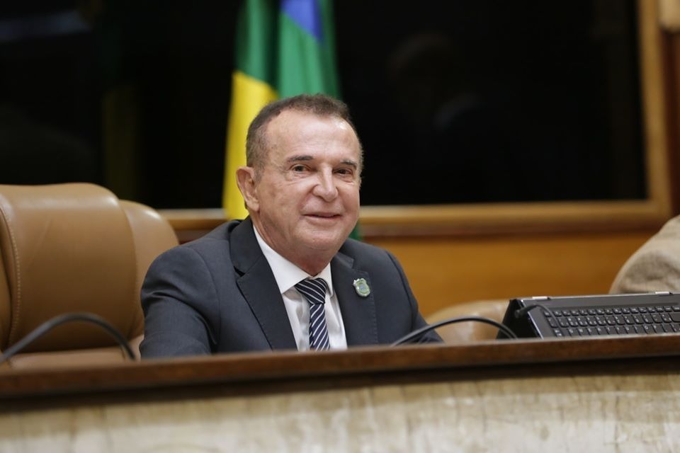  Dr.Gonzaga e presidente da associação pedem volta da feira do Médici