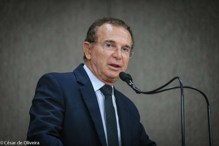 Dr. Gonzaga faz alerta sobre casos de sarampo