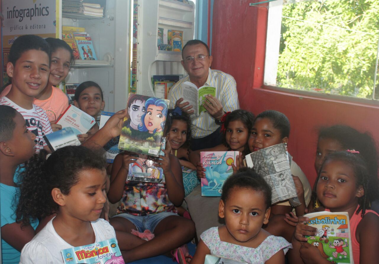 Dr. Gonzaga implanta biblioteca comunitária na Zona Norte