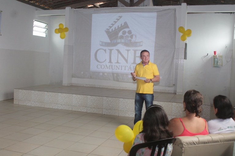 Dr. Gonzaga leva cinema para comunidade do Médici