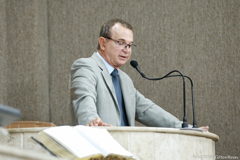 Dr. Gonzaga parabeniza  empresário Juliano Fasouto