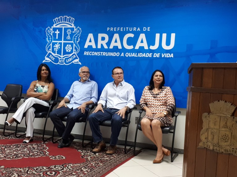 Dr. Gonzaga representa a Câmara Municipal  na assinatura do Projeto Lei da Gestão Democrática