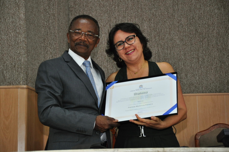 Dra. Patrícia Medeiros recebe Cidadania Aracajuana 