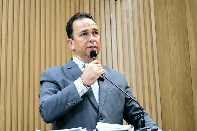 Durante grande expediente, vereador Fábio Meireles (PDT) rebate nota da prefeitura