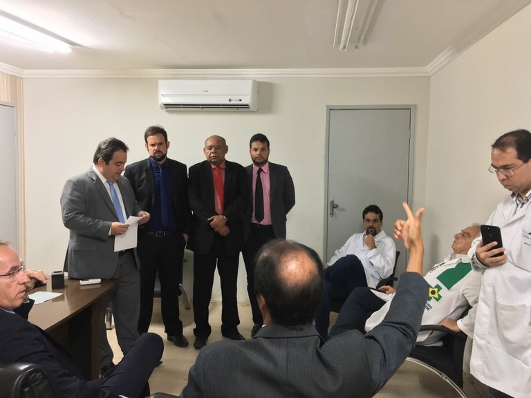 "É preciso sentar para negociar com o Sindimed para acabar com a greve ", apela Seu Marcos