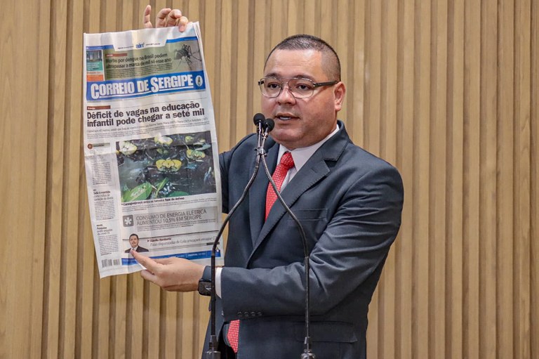 Eduardo Lima alerta para o déficit de sete mil vagas na rede pública de ensino em Aracaju 