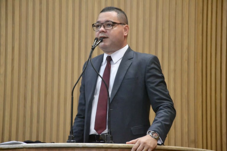 Eduardo Lima apresenta Projetos de sua autoria em Defesa da Criança e do Adolescente