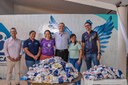 Eduardo Lima faz doação de 174 pacotes de leite em pó à AAACASE  