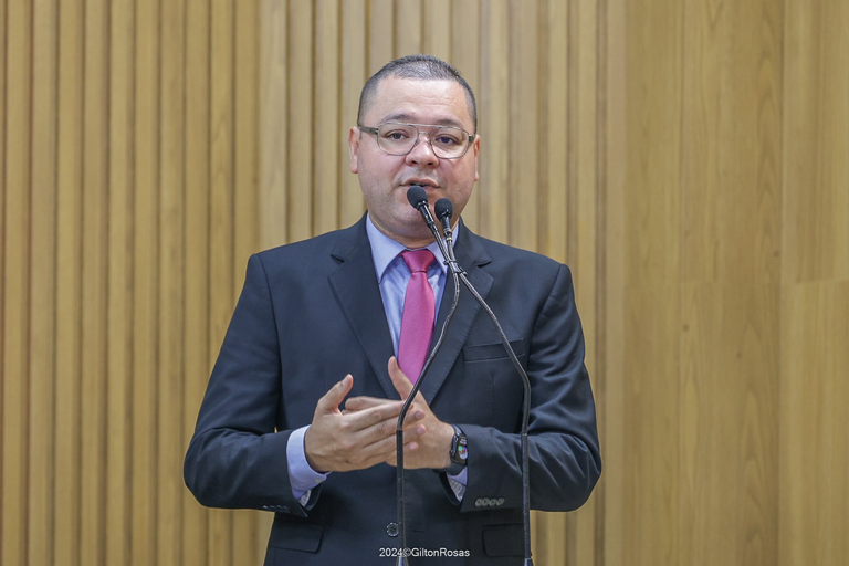 Eduardo Lima lamenta atraso na reforma do CRAS da Rua Alagoas 