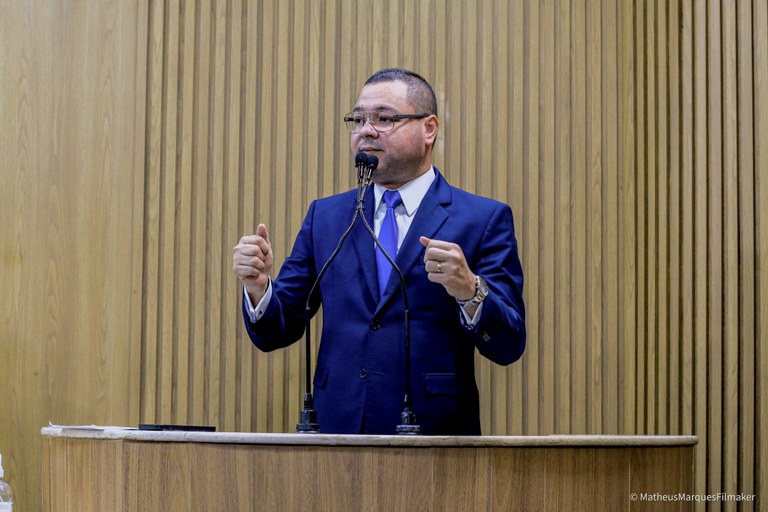 Eduardo Lima parabeniza o Projeto Help, que trabalha no combate à depressão e automutilação infantojuvenil 