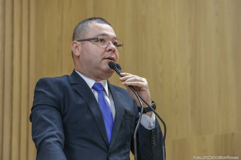 Eduardo Lima presta homenagem à vereadora  Ângela Melo