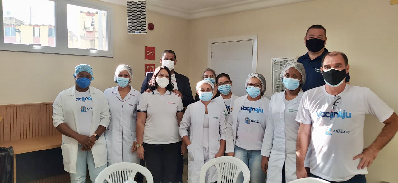 Eduardo Lima prestigia vacinação em novo ponto fixo na Igreja Universal