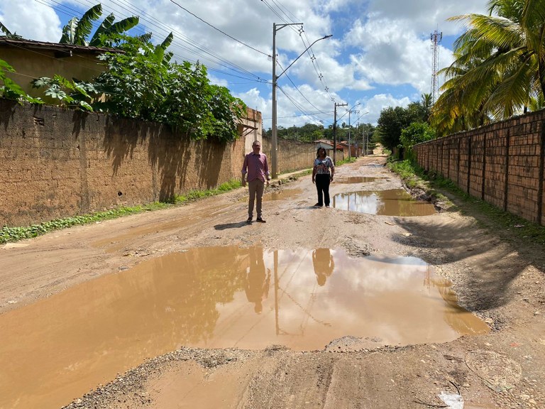 Eduardo Lima visita regiões do Santa Maria sem asfaltamento e com foco de Dengue