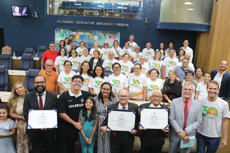 Educadores sociais do Centro Dom José Brandão de Castro recebem título de Cidadania Aracajuana