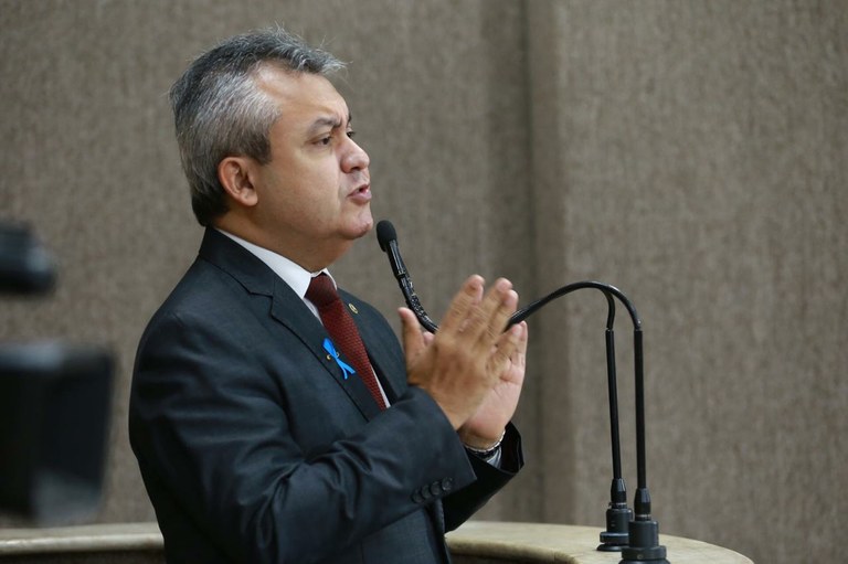 Elber afirma que Edvaldo insiste em cobrar IPTU abusivo aos Aracajuanos