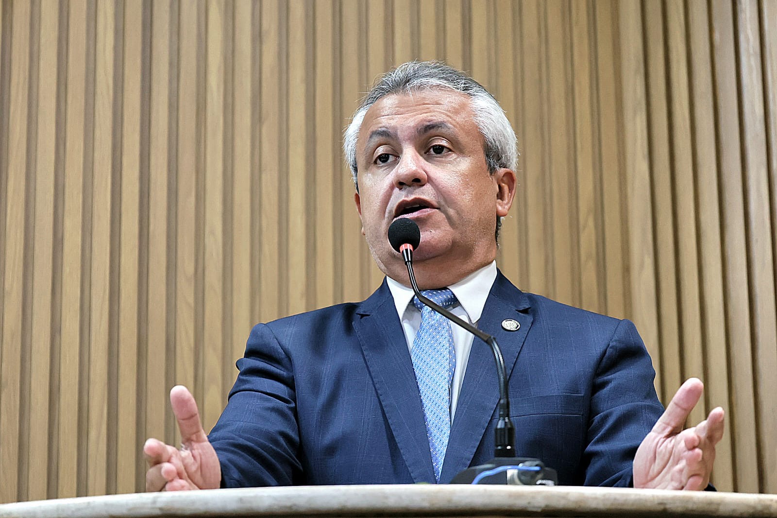 Elber alerta para condições da avenida Maranhão e pede solução do impasse entre Iguá e Prefeitura de Aracaju 