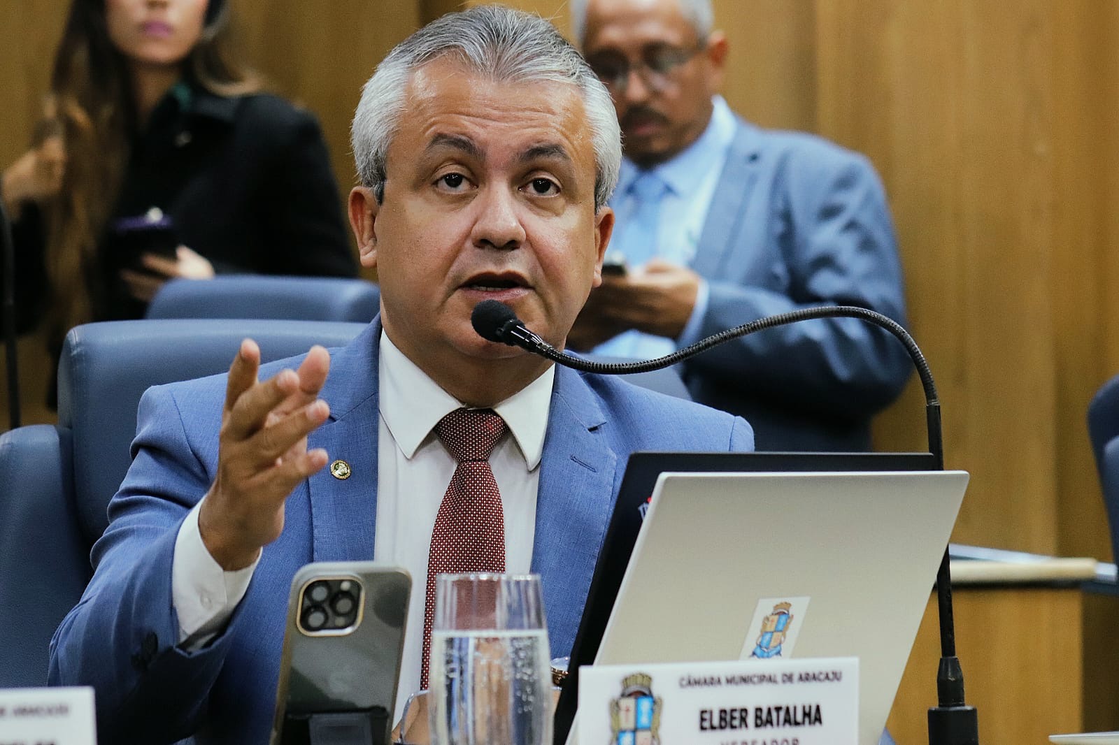 Elber alerta para erros na convocação de cotistas do concurso da Semed 