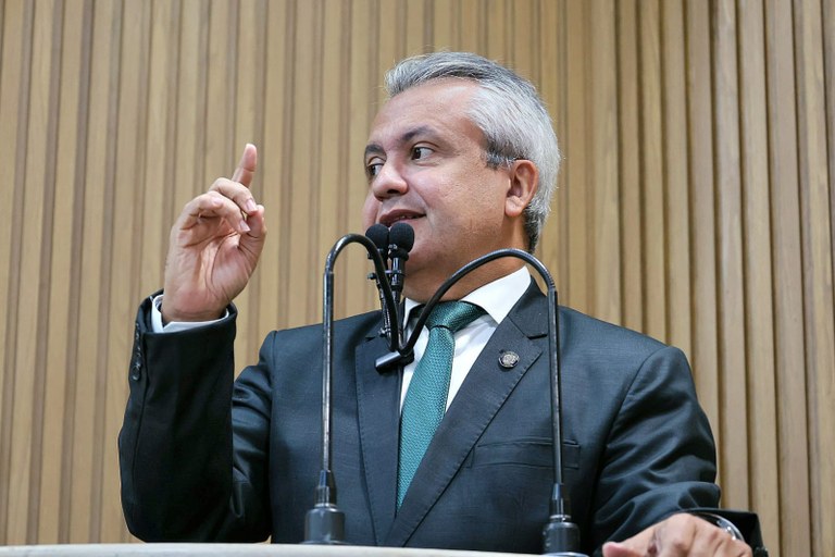 Elber alerta para impasse entre Prefeitura de Aracaju e Ipes Saúde e pede solução