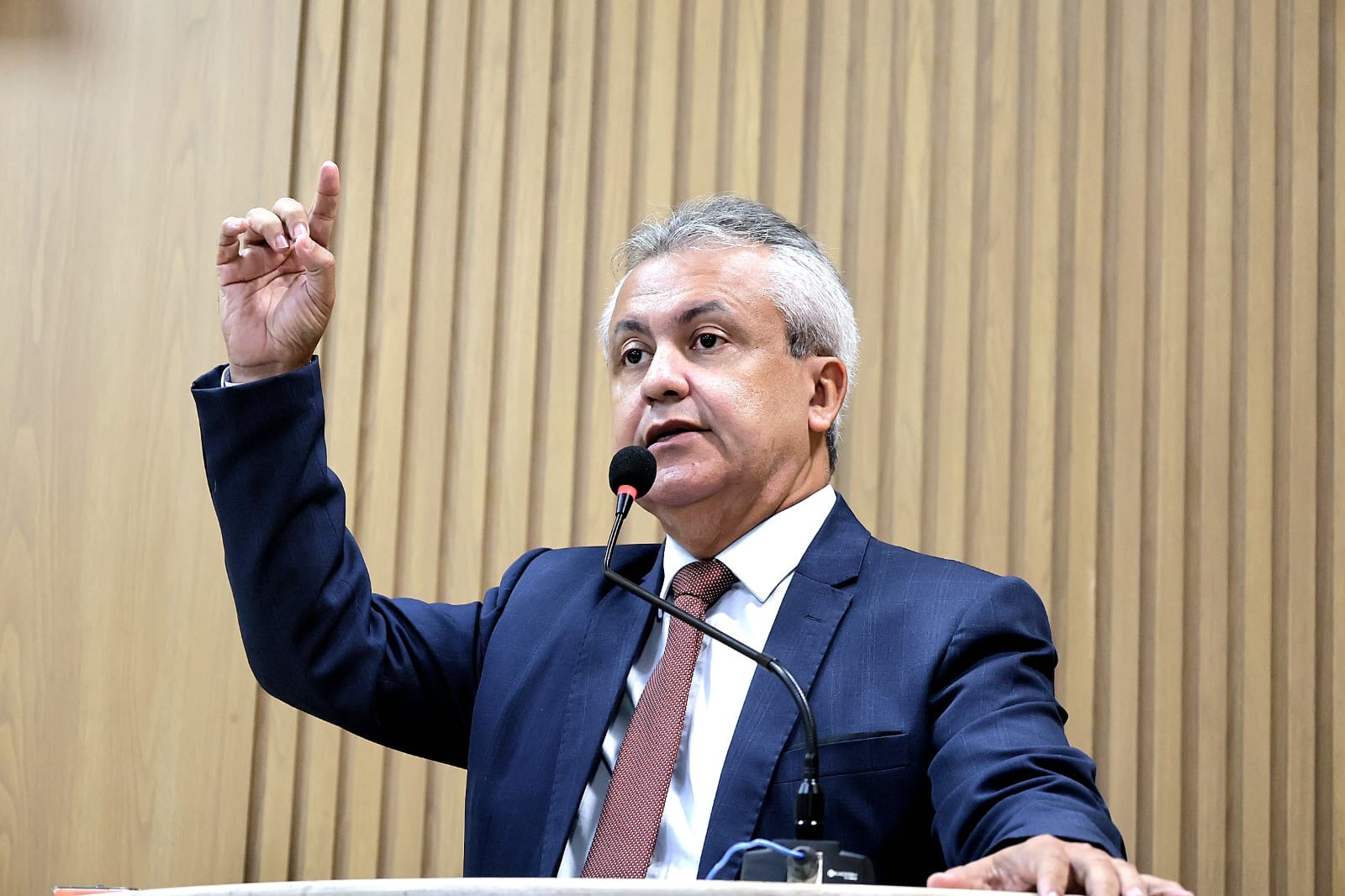 Elber alerta para queda histórica na nota fiscal de Aracaju 