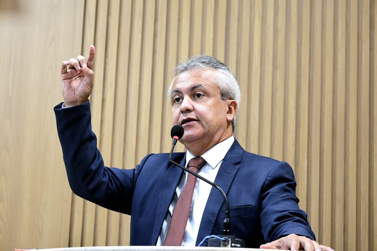 Elber alerta para queda histórica na nota fiscal de Aracaju 