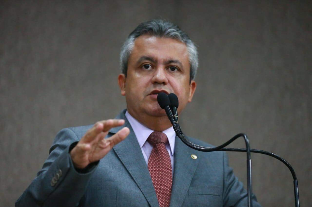  Elber apresenta moção de solidariedade ao presidente do Sindicato dos Médicos