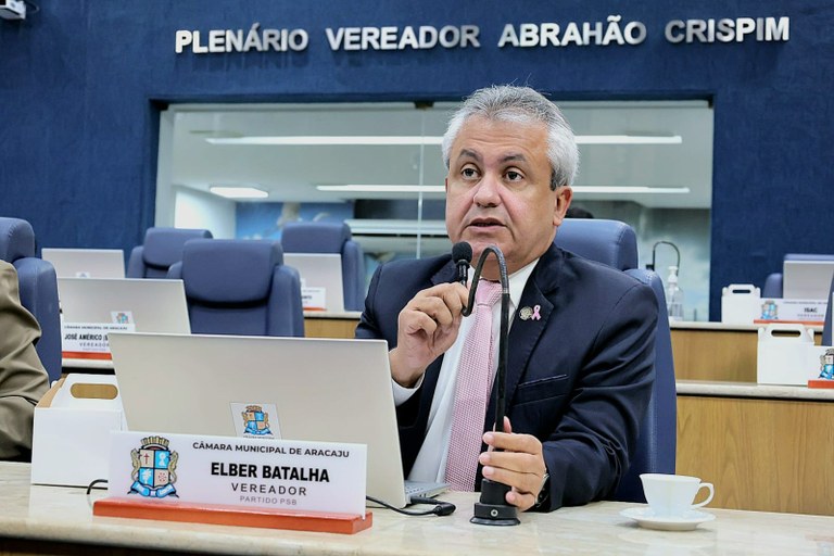 Elber Batalha alerta para importância da prevenção ao câncer de mama no Outubro Rosa