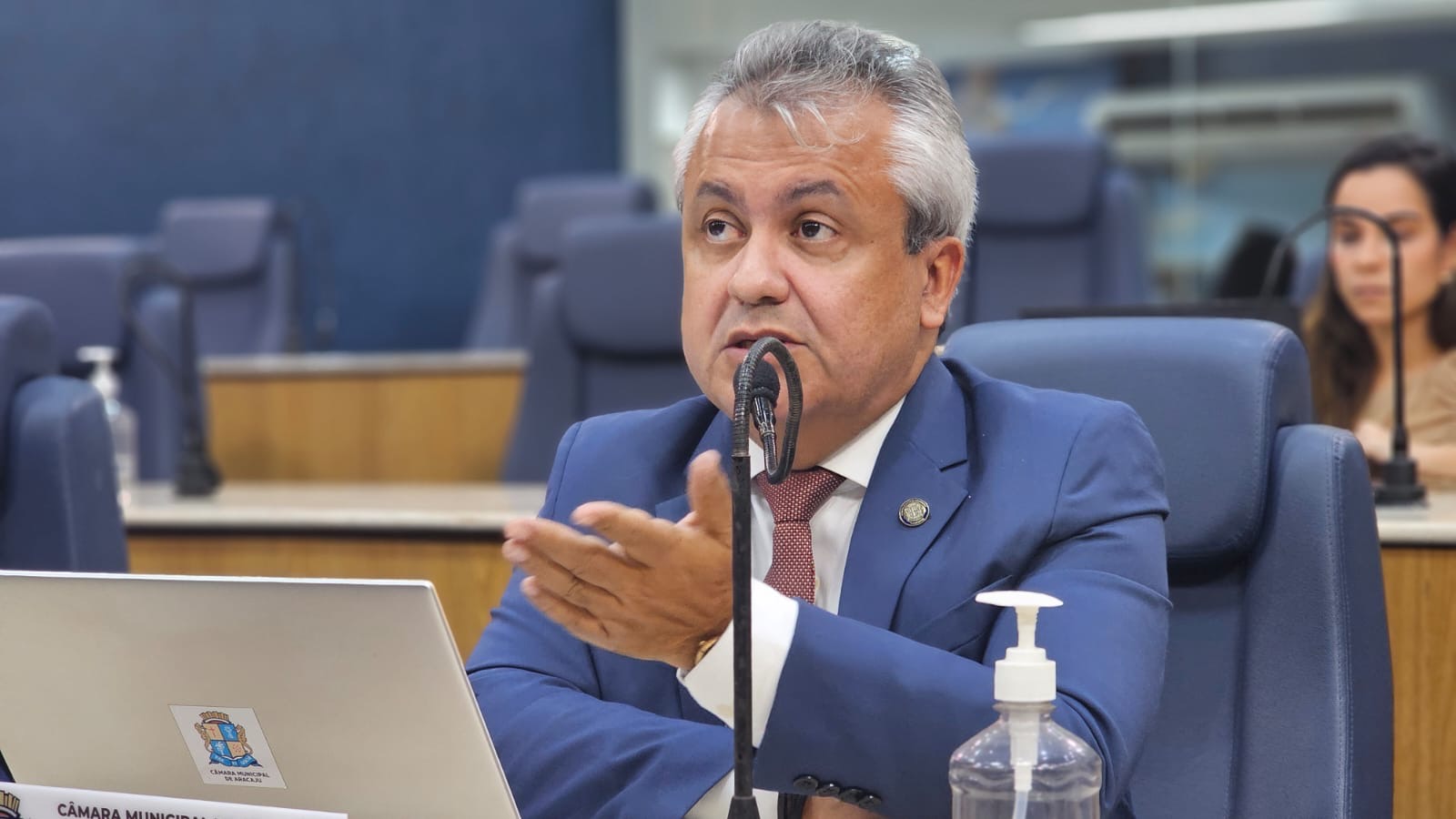 Elber Batalha critica “fake news dos ônibus elétricos” novamente 