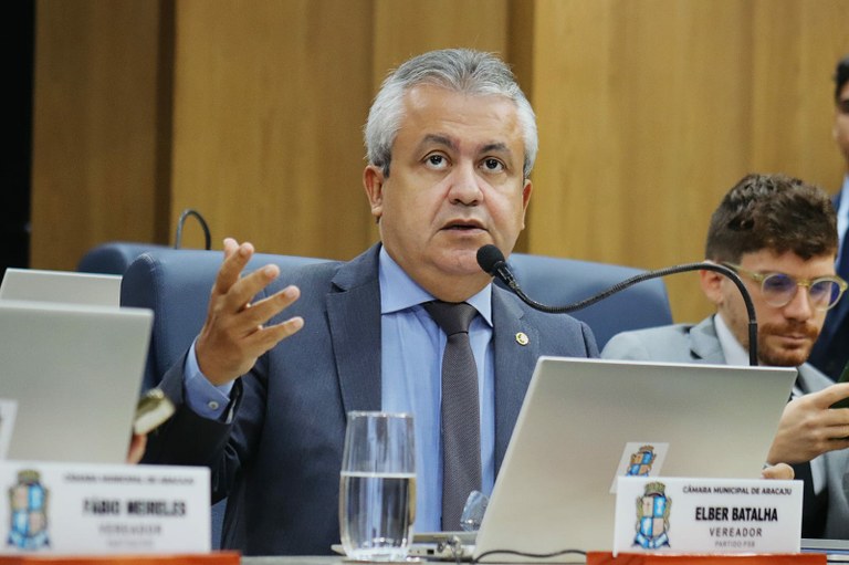 Elber Batalha defende ministra Marina Silva durante discurso na tribuna