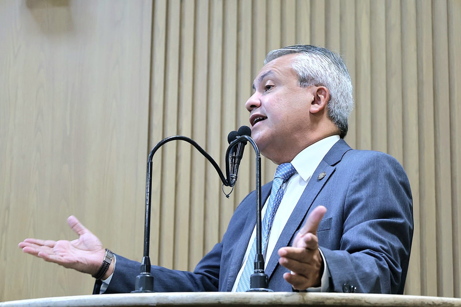 Elber Batalha denuncia “farra de cargos comissionados” na Emsurb 