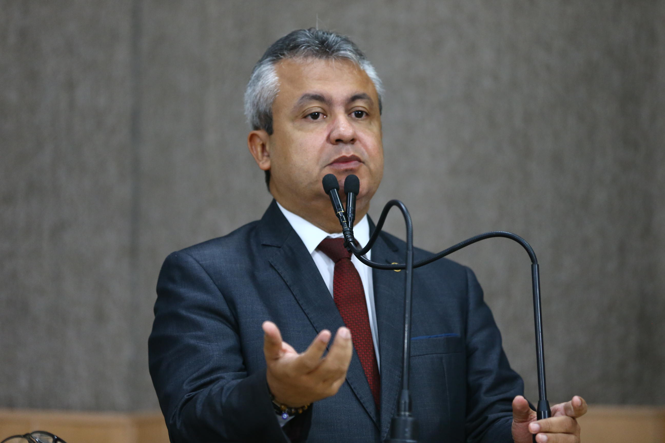 Elber Batalha fala sobre o concurso da Câmara