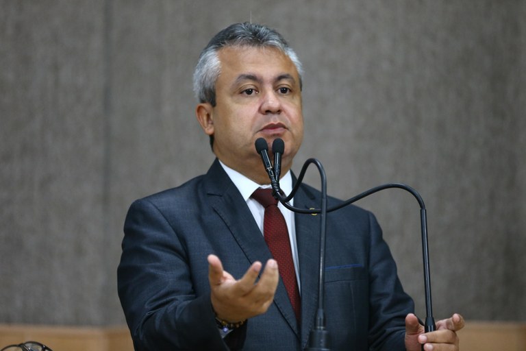 Elber Batalha fala sobre o concurso da Câmara