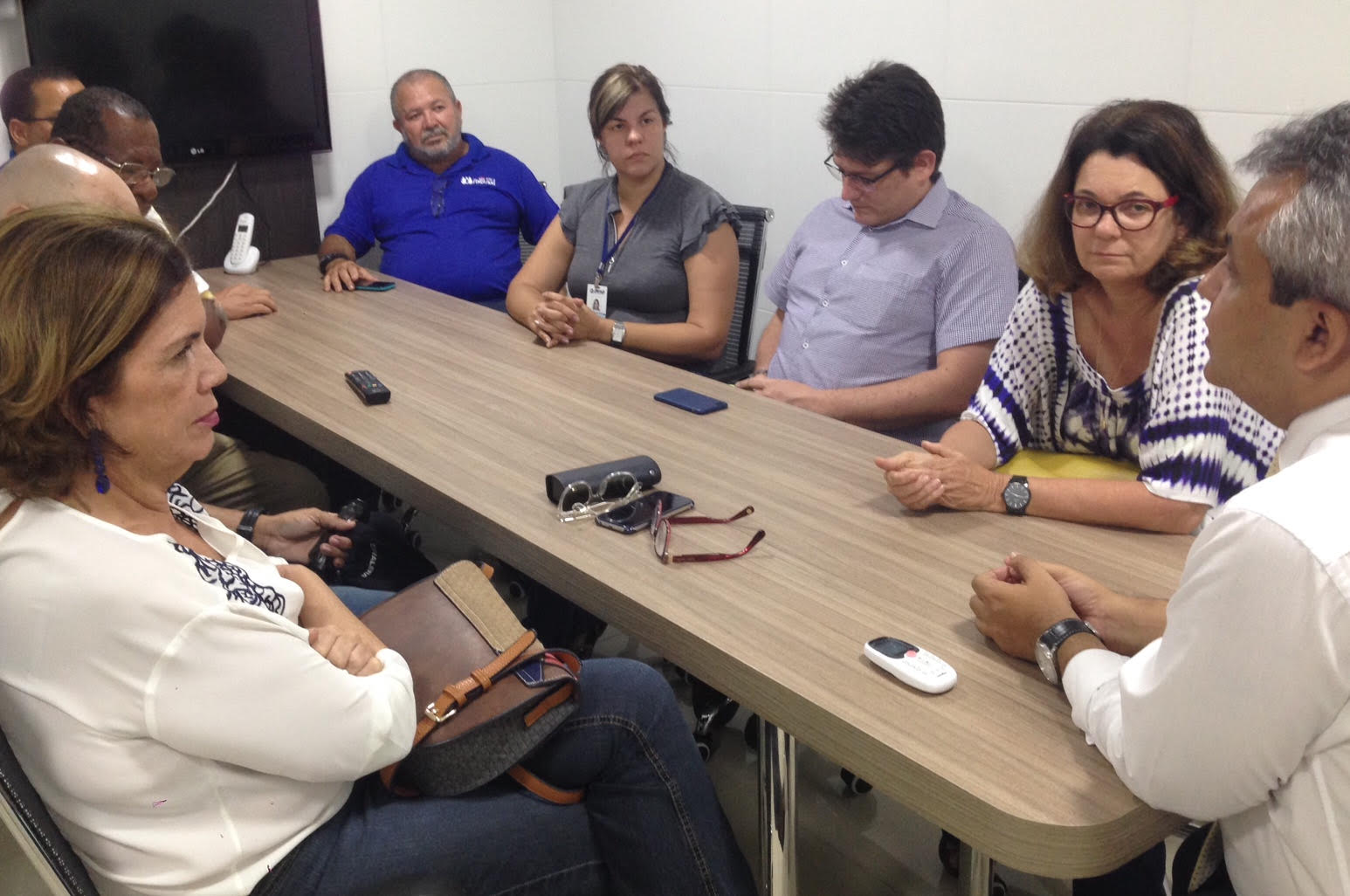 Elber Batalha recebe representantes da Deso