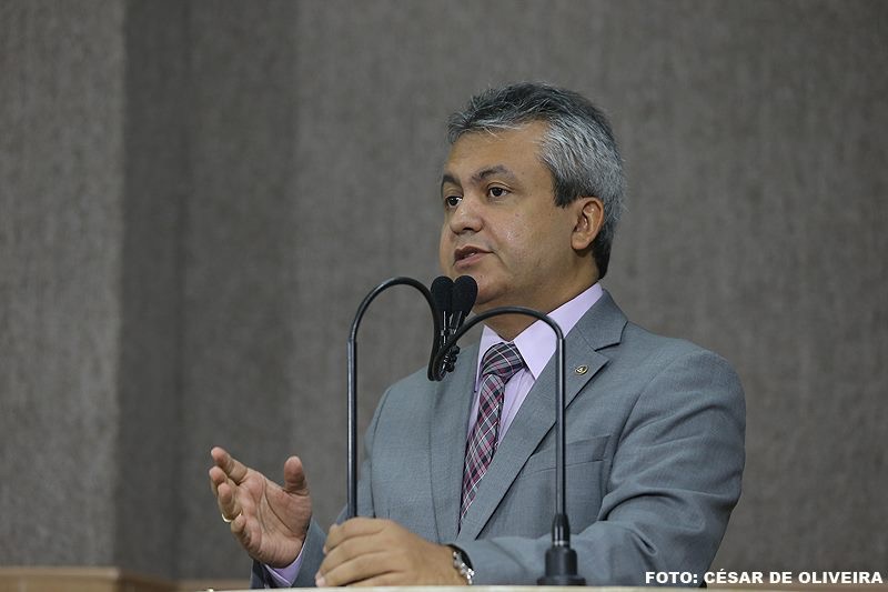 Elber cobra a licitação do transporte público em Aracaju