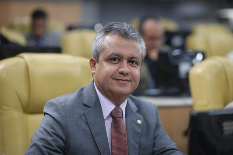 Elber comemora decisão do TJ que cancelou contrato de terceirização do Hospital Nestor Piva