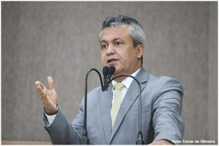 Elber comemora derrubada do veto ao projeto de gratuidade a pessoas com deficiência