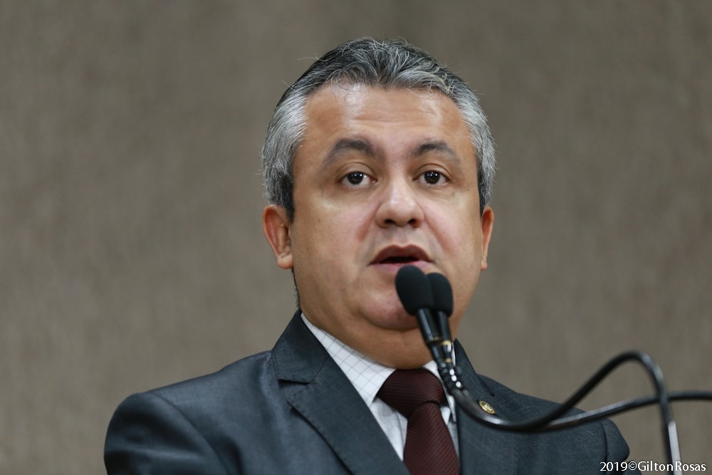 Elber cria projeto que revoga cobrança abusiva da Taxa de Fachada aos comerciantes de Aracaju