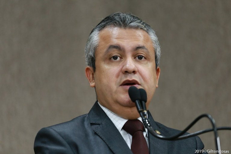 Elber cria projeto que revoga cobrança abusiva da Taxa de Fachada aos comerciantes de Aracaju