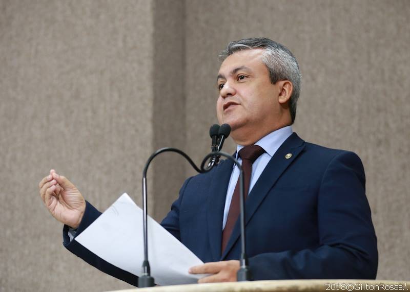 Elber critica nota da SMS sobre vacinação contra o sarampo