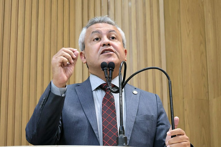 Elber critica politização e falta de planejamento em operação no Rio de Janeiro 