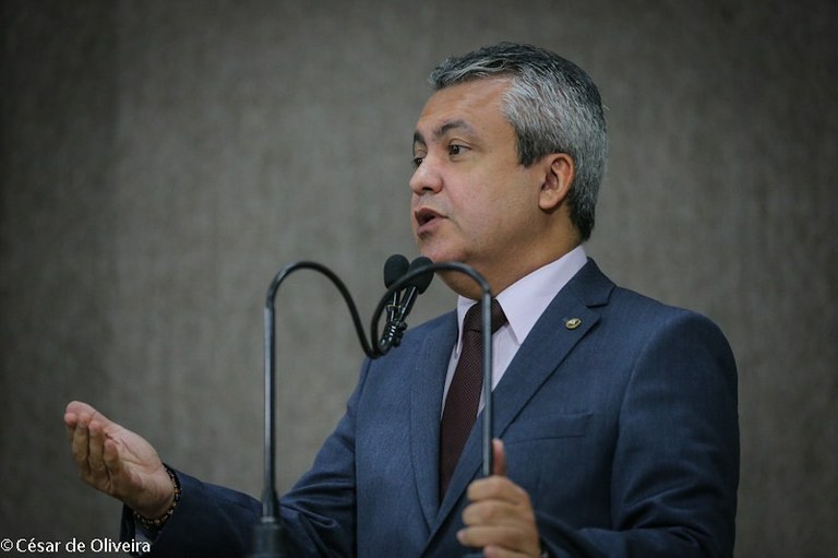 Elber critica uso político de Edvaldo Nogueira em diversas situações