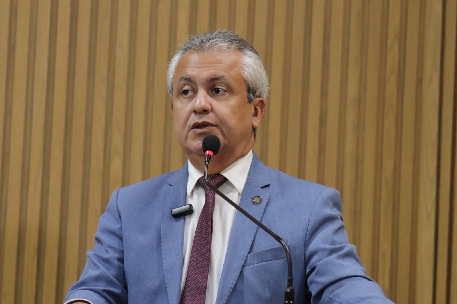 Elber defende investigação sobre concessões e critica critérios de escolha