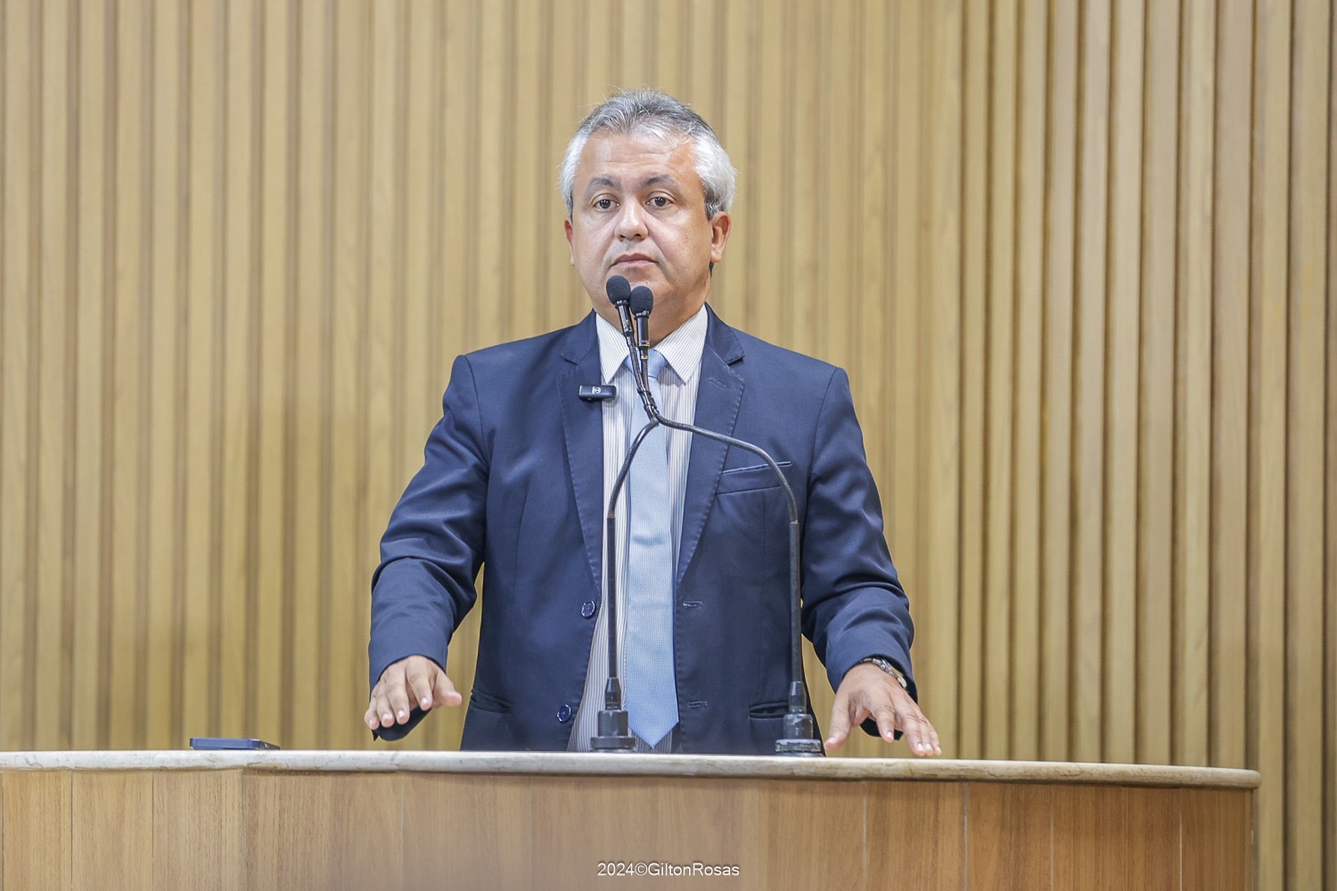 Elber denuncia a situação da rua Francisco Alves Lima 