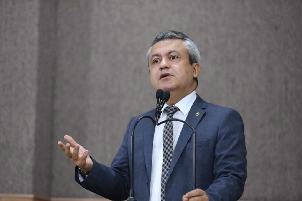 Elber denuncia que prédio da antiga Prefeitura está se deteriorando por falta de planejamento