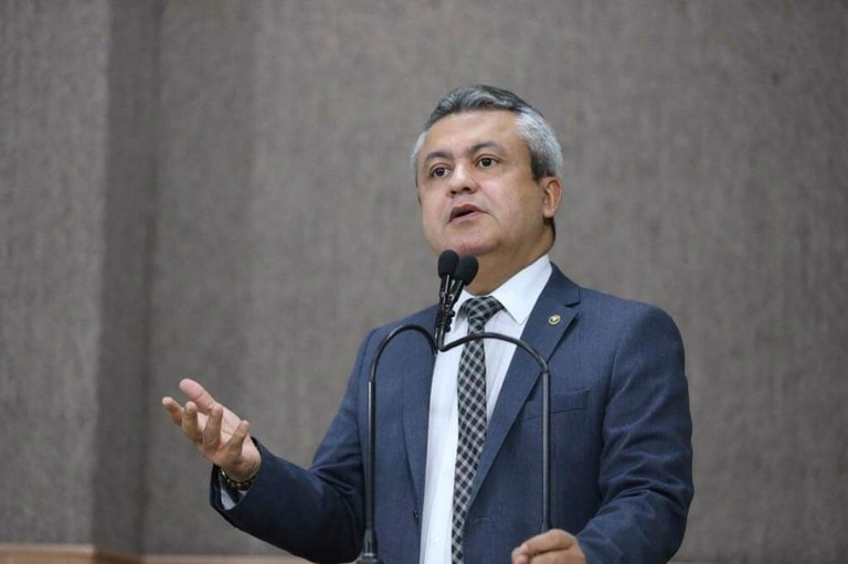 Elber denuncia que prédio da antiga Prefeitura está se deteriorando por falta de planejamento