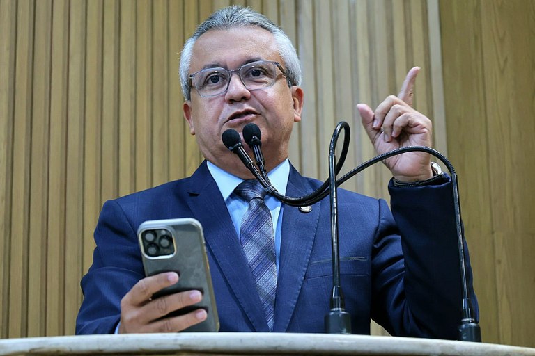 Elber destaca importância do Novembro Azul e celebra realização da biópsia de próstata em Aracaju