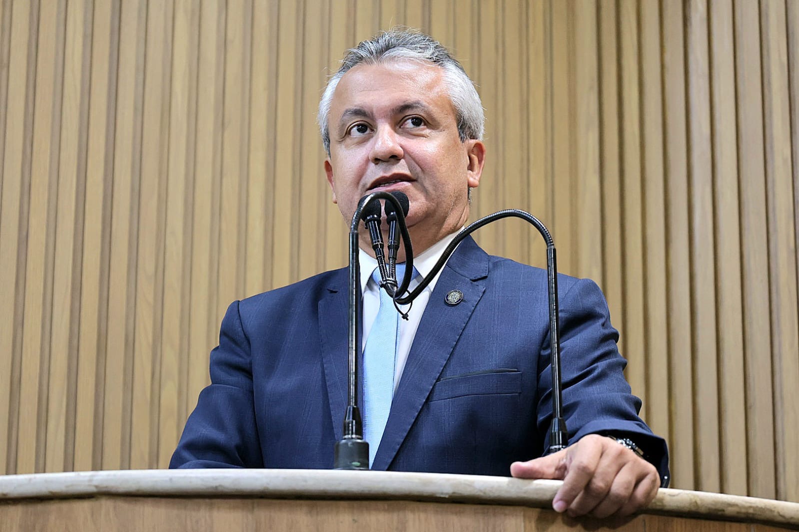 Elber destaca novamente irregularidades na compra dos ônibus elétricos e anuncia novidades no caso da Renova