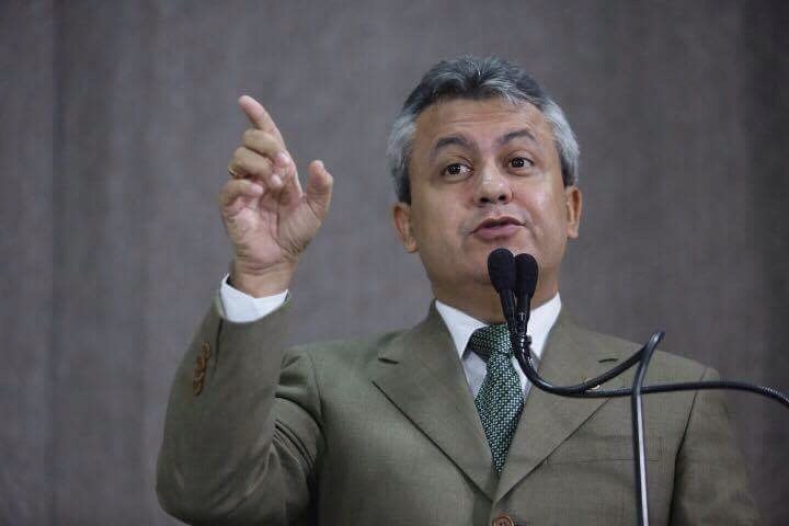 Elber diz que a prefeitura virou cabide de emprego dos parentes de Edvaldo