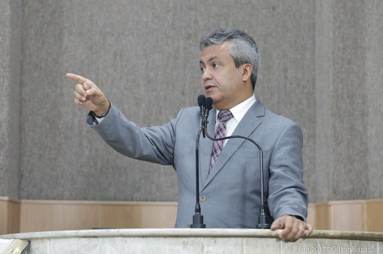 Elber diz que Edvaldo faz manobras para extinguir ação do IPTU