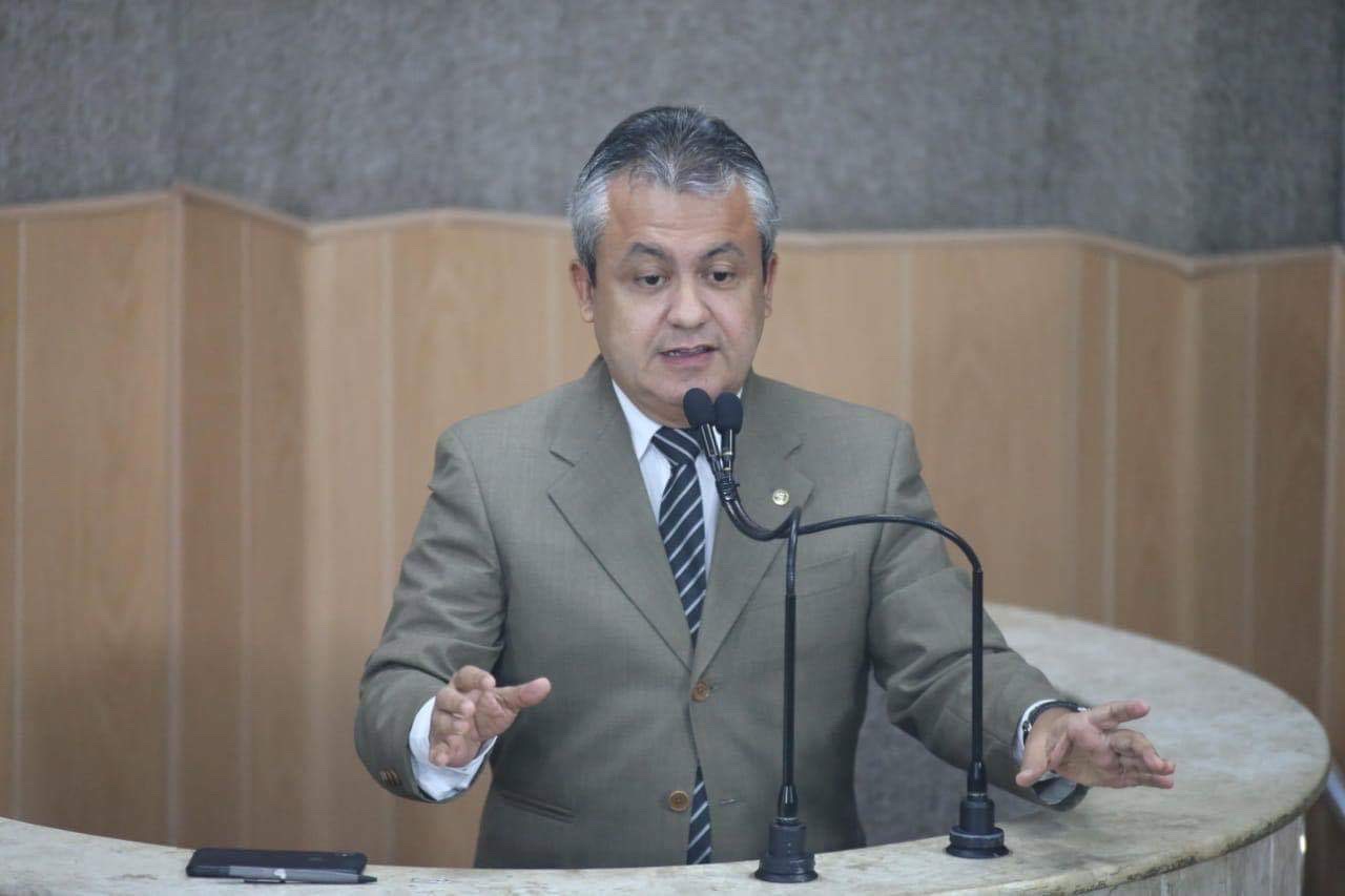 Elber diz que Edvaldo Nogueira acabará com a Contribuição Sindical e rasga história comunista